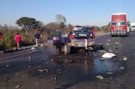 Em Grão Mogol, seis pessoas morreram em um acidente envolvendo um carro e uma cegonheira no dia 4 de setembro