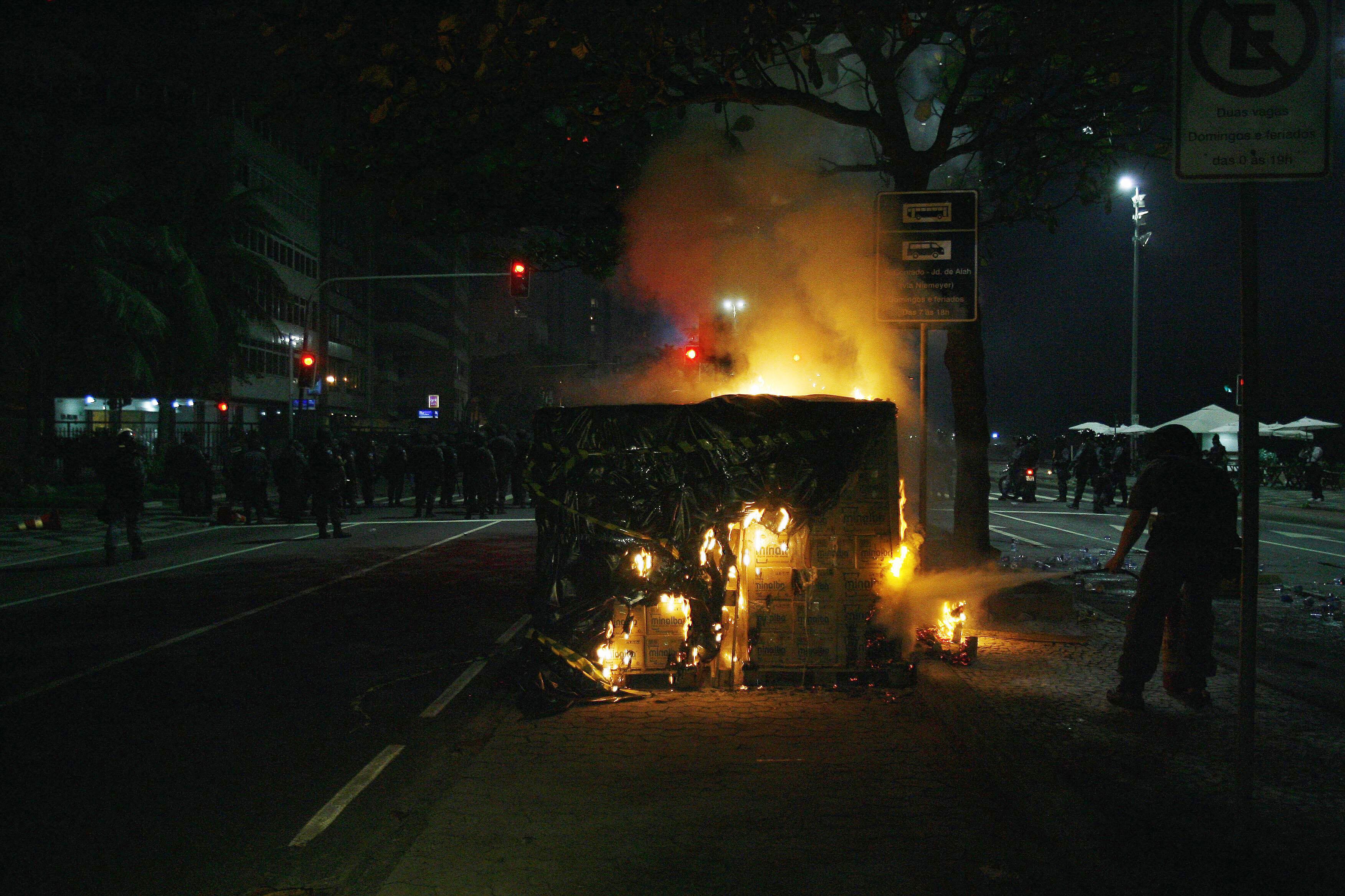 O fogo foi apagado instantes depois e não causou grande transtorno