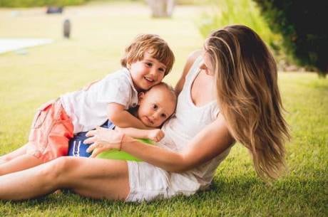 A jornalista e os dois filhos, Miguel e João
