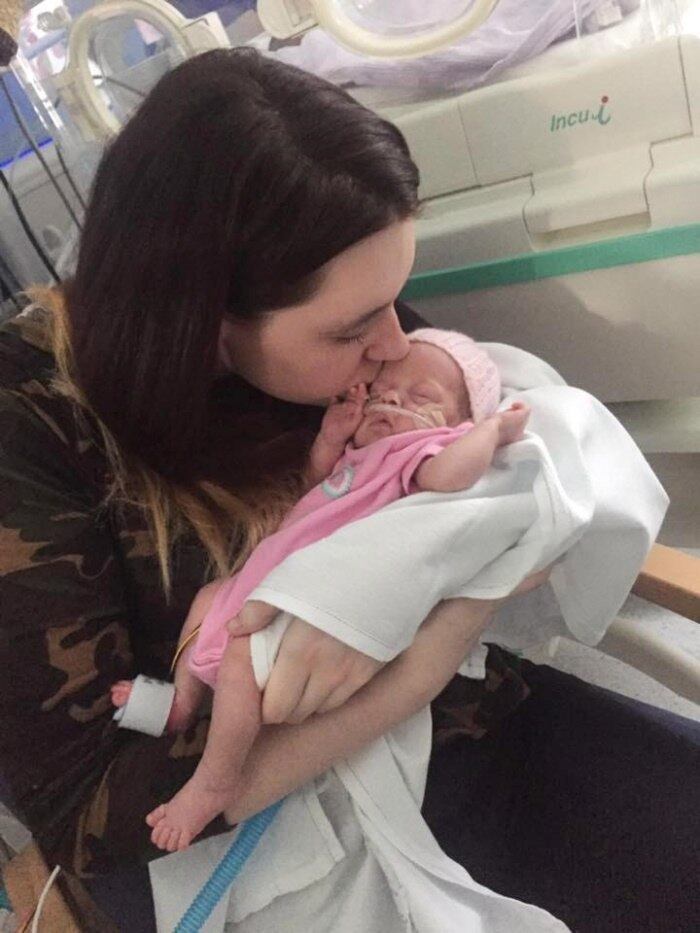 Agora, a mãe de Jackson e de Harley, de 20 anos, espera que possa voltar para casa com os filhos, algo que ela não imaginava que pudesse fazer.
— Nós ainda temos um pequeno caminho para percorrer antes de irmos para casa, mas pelo menos nós temos uma luz no fim do túnel