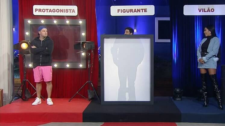 A
primeira a dar opinião foi Faby Monarca. A empresária escolheu
Thiago Servo como protagonista, Ricardo Villardo como figurante e Fernanda
Medrado como vilã, já que a cantora supostamente acorda todo dia de mau humor. "Se
a categoria fosse mau humorada a colocaria, porque acho que é recíproco",
rebateu Medrado