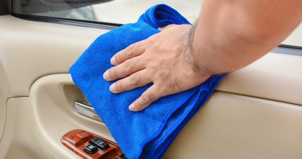 limpeza de superfície pode ser feita com água e sabão: álcool deve ser evitado por vários motivos