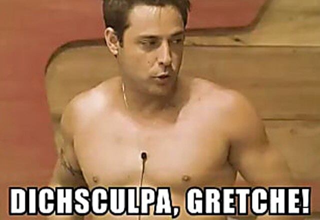 Ah, a bebida...
Vavá fez todo mundo dar boas gargalhadas depois de ter exagerado um "pouquinho" na dose durante uma festa da quinta edição do reality. Na ocasião, o ex-peão deixou escapar um dos bordões ao pentelhar Gretchen, que se divertiu com a palhaçada