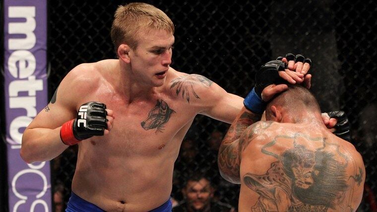 O atleta luta pela Allstars Training Center, academia dos principais suecos do MMA. Além de Gustafsson, Nicholas Musoke, Papy Abedi e Magnus Cedenblad fazem parte da equipe

Equipe de Esportes do R7 analisa o ano ruim do Brasil no UFC

