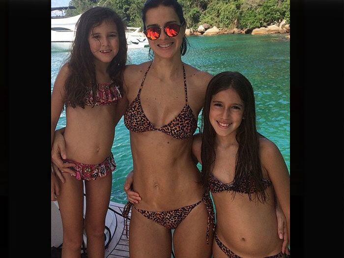 Até na hora do banho de sol, a mania está presente


+ Assista à chamada do programa!

+ Rodrigo Faro recebe, ao vivo, homenagem com surpresas no palco do Domingo Show

+ Após conquistar o Brasil com sua história, MC Bolinha ganha casa nova no Domingo Show

