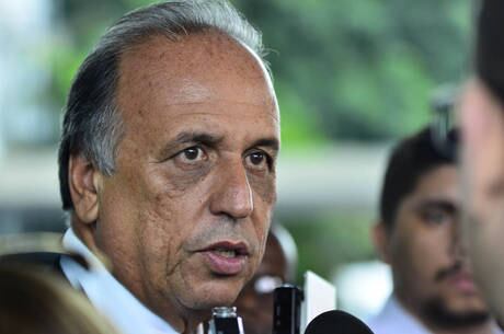 Pacote proposto por Pezão prevê corte de Aluguel Social