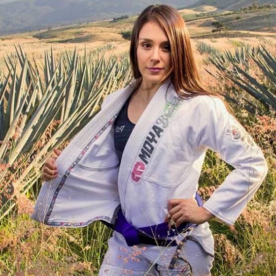 A mexicana Alexa Grasso tem 22 anos e já faz sucesso nos octógonos 