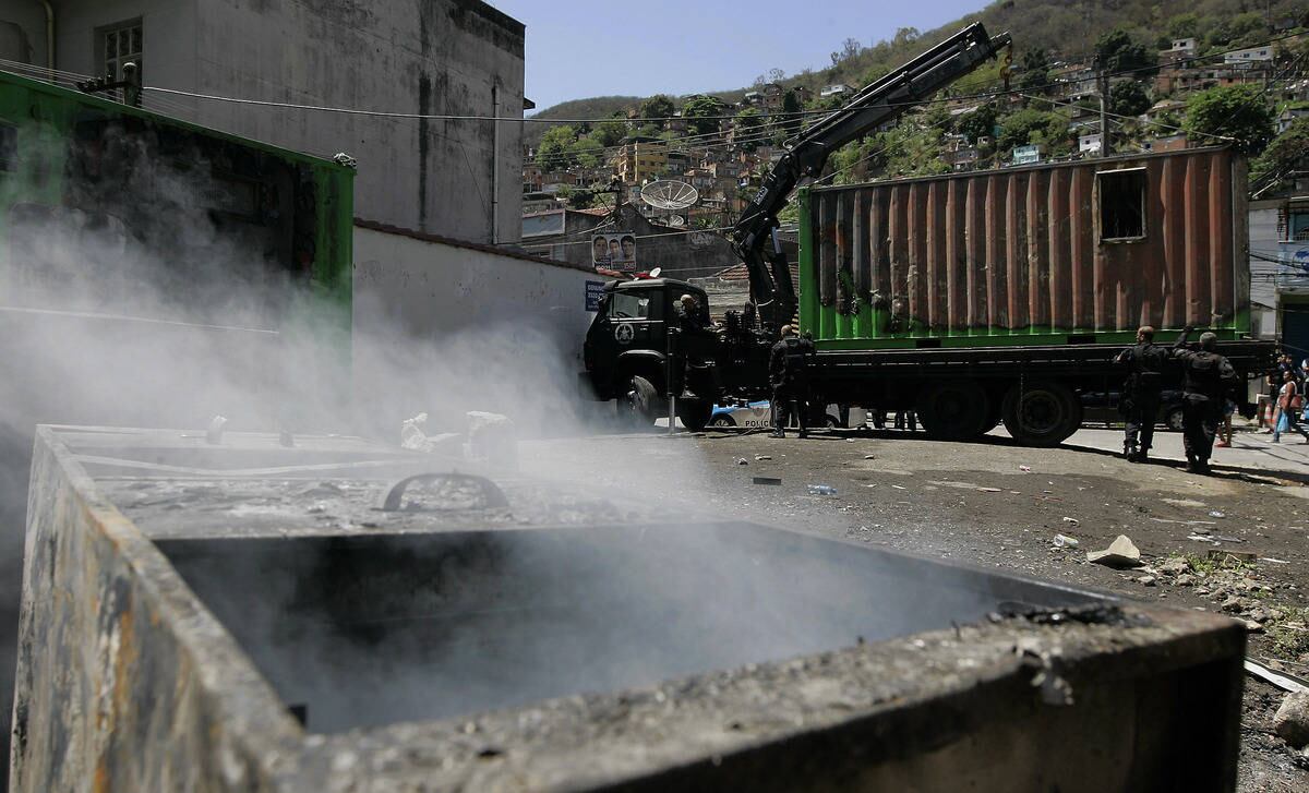 Os criminosos destruíram dois contêineres da UPP