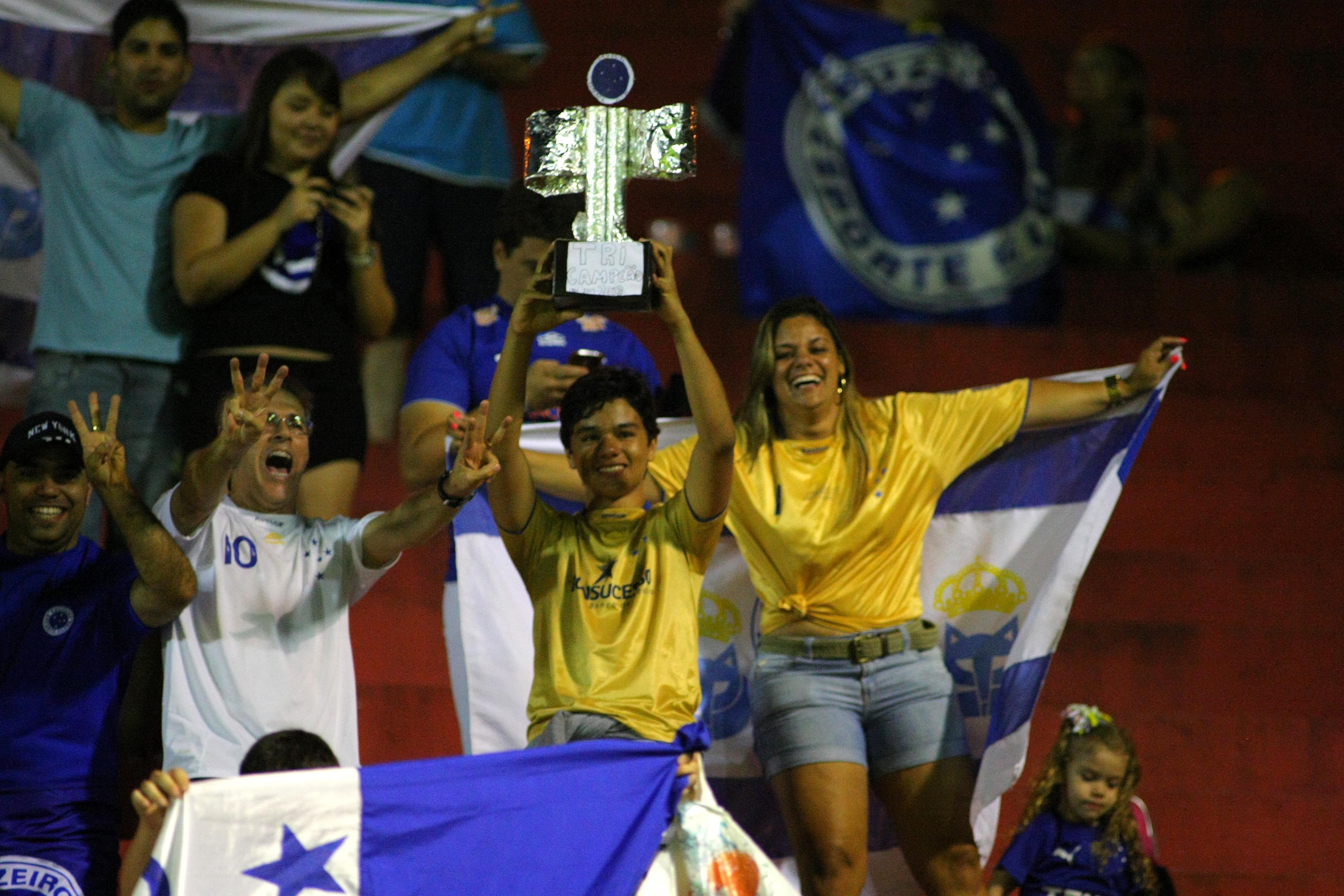 O Cruzeiro conquistou o título do Campeonato Brasileiro com folga. Veja a
seguir 7 motivos que levaram a equipe celeste a se tornar campeã
nacional