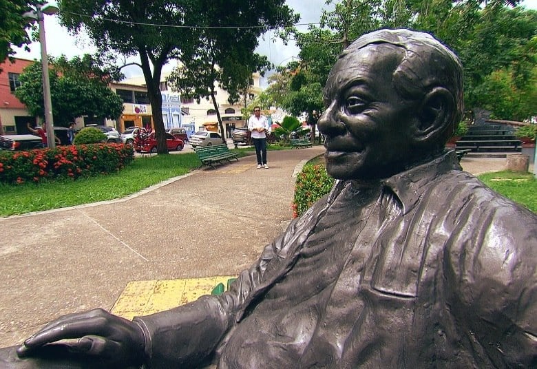 Em uma entrevista exclusiva, o filho adotivo que esteve ao lado do pai nos últimos anos de vida conta detalhes deste período. A atração mostra personagens divertidos que o humorista preparou e estava prestes a lançar 