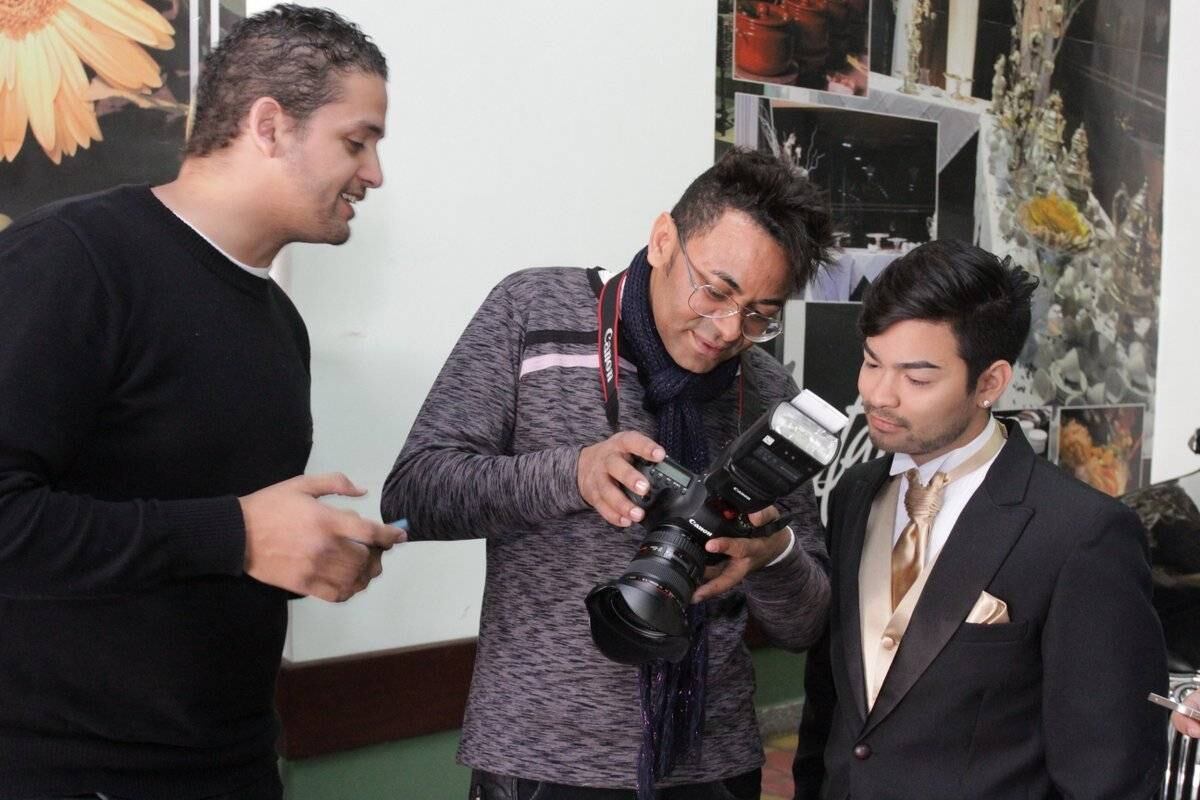 Yudi Tamashiro posa de smoking para revista