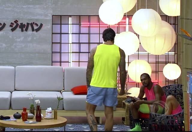 Flávio Mendonça x Richarlyson

A discussão entre os dois começou após Richarlyson dizer que Flávio perdia certas provas de propósito, com o objetivo de ajudar o seu ex-grupo e prejudicar pessoas com as quais ele tinha menos intimidade. O corretor de imóveis não gostou do que ouviu e discutiu com o jogador de futebol, alegando que não era essa sua estratégia