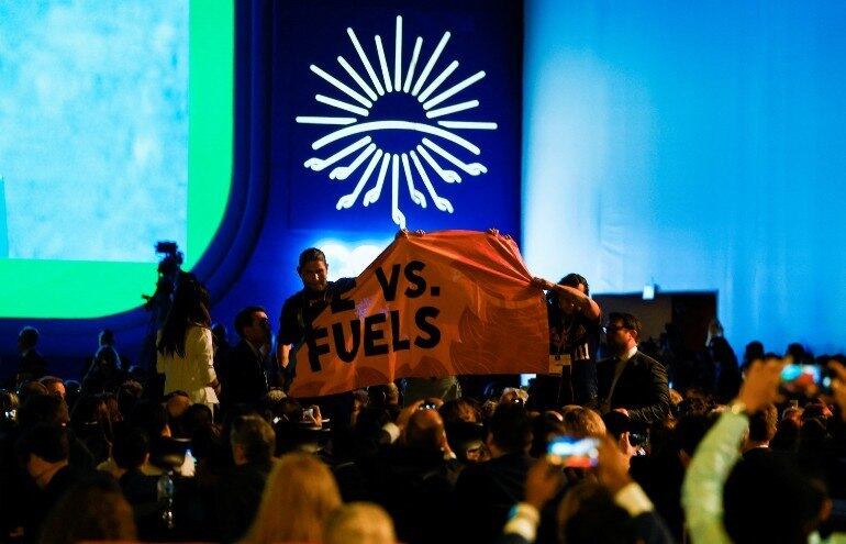 Ativistas climáticos protestam durante a COP27
