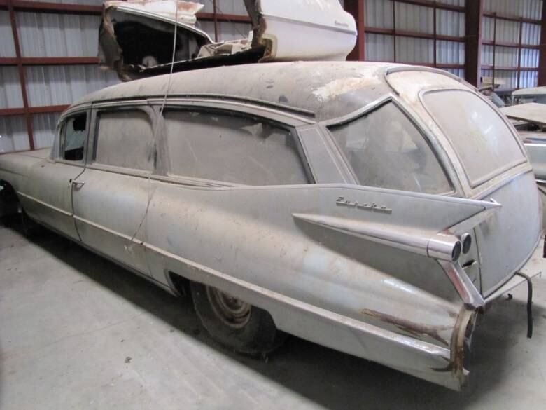 O Cadillac Eureka foi um dos modelos mais luxuosos de sua época, mas deste modelo de 1959 restou apenas a carcaça. Se der uma polida, faz bonito como decoração na sala de estar. Tem preço inicial de R$ 1.841 (US$ 600)