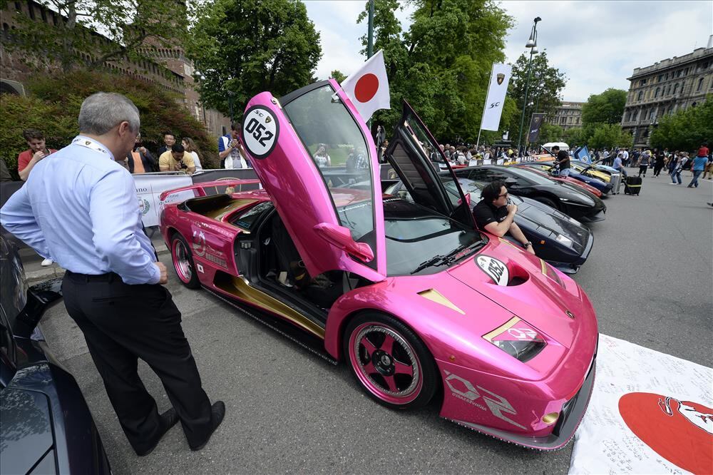 Tinha até carro rosa no encontro!

VEJA TAMBÉM:

> Pai é preso após deixar filho de 9 anos dirigir uma Ferrari

> Conheça os truques usados pelas fabricantes para deixar o carro mais barato

Quer ler mais notícias? Acesse R7.com/carros