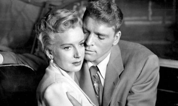 A Um Passo da Eternidade (1953) - 13 indicações
O filme com grandes astros como Burt Lancaster, Montgomery Clift, Deborah Kerr, Frank Sinatra e Donna Reed disputou prêmios em 13 categorias do Oscar, faturando oito deles. Na trama, acompanhamos a vida de várias pessoas em um campo do exército dos EUA no Havaí, às vésperas do ataque japonês a Pearl Harbor