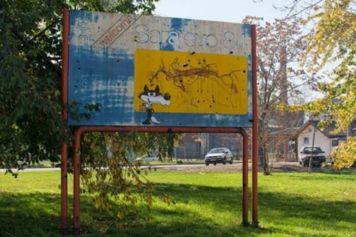 O mapa das instalações olímpicas ainda pode ser visto, em algumas placas