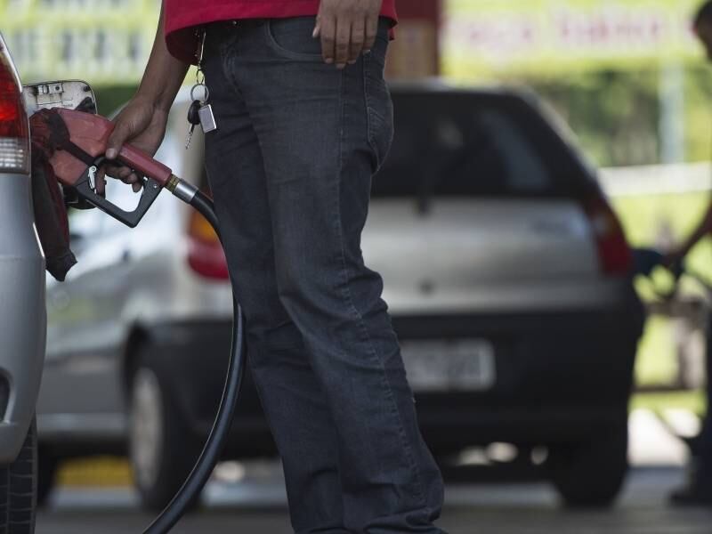 Petrobras diz que a medida faz parte de sua política de fazer revisão de preços pelos menos uma vez a cada 30 dias
