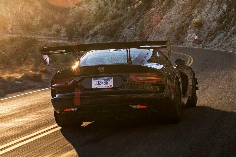 Confira mais detalhes do Dodge Viper