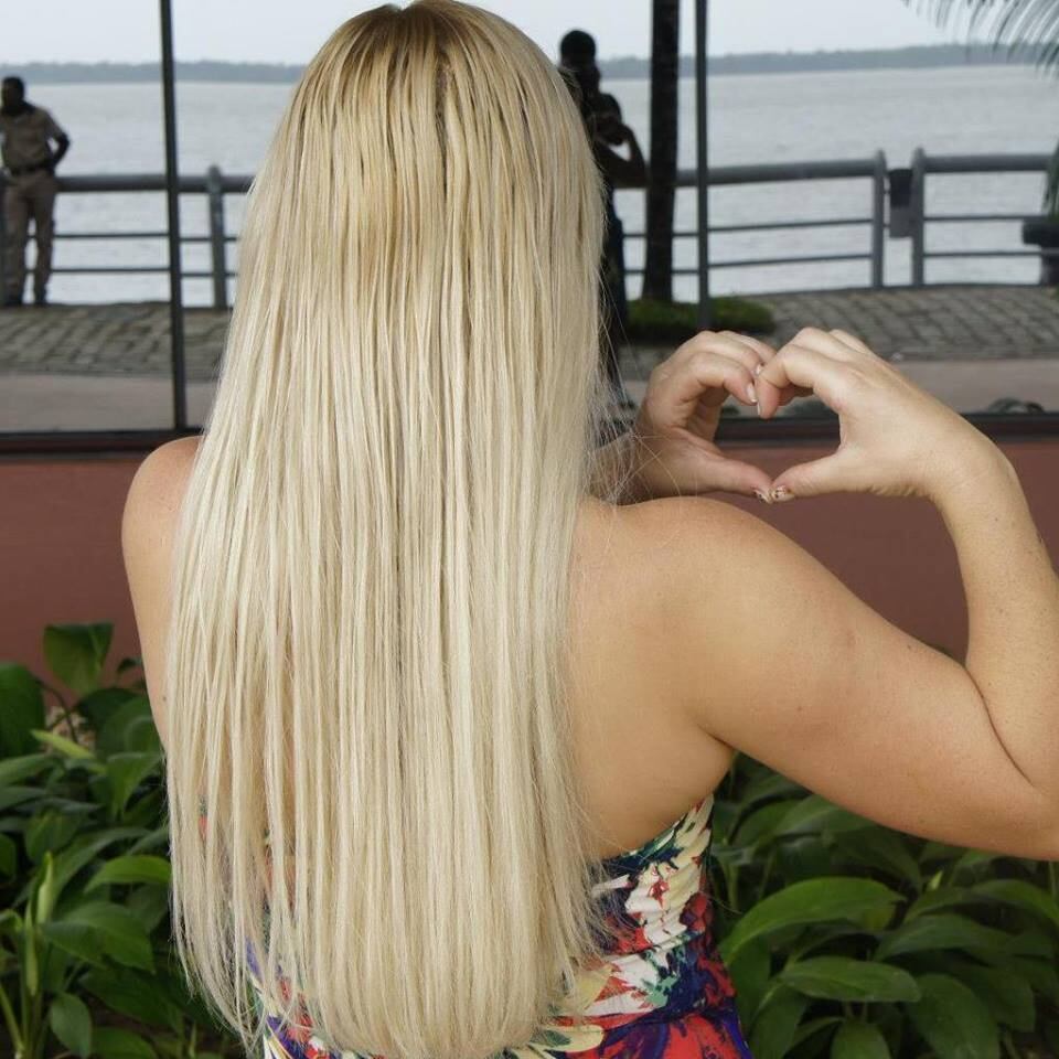 Os profissionais do salão gastaram cerca de quatro horas para fazer o procedimento no sábado (16)