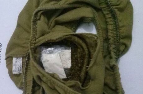 Irmão de preso tentou levar drogas em cueca