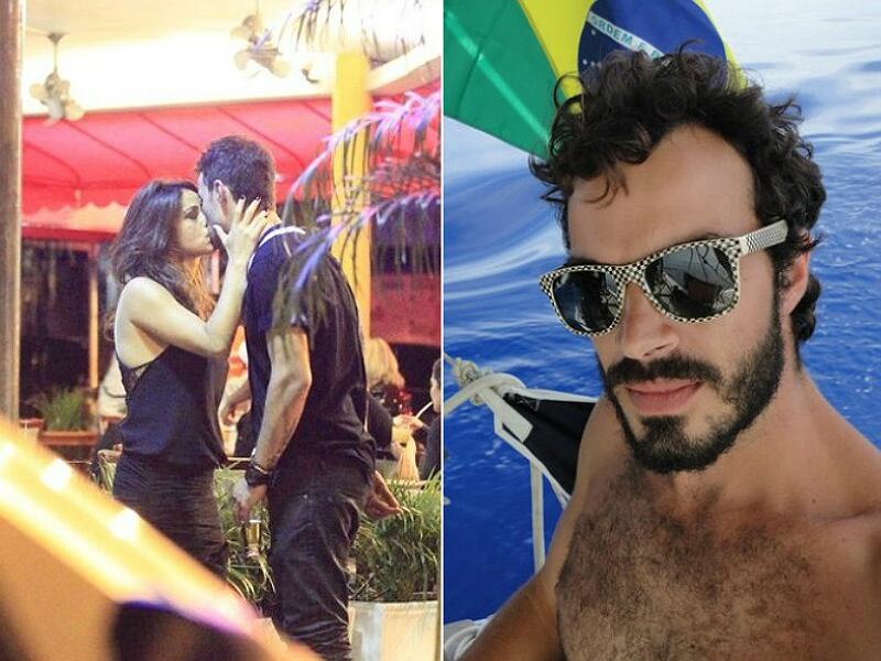 

Nanda
Costa e Davi Peduti

 



Nanda Costa estaria mesmo de namorado
novo. De acordo com a coluna Retratos da Vida, do jornal Extra, o bonitão
atende pelo nome de David Peduti e é amigo de infância da atriz. Em novembro
passado, Nanda foi flagrada por uma agência de fotografia aos beijos com o
moreno em um barzinho no bairro do Leblon, no Rio. Segundo a publicação, os
dois se conheceram anos atrás em Paraty, no Rio de Janeiro, cidade onde Nanda
nasceu e Davi tem uma residência. Ainda de acordo com o jornal, o moço é de São
Paulo, estuda turismo e gastronomia e é filho da vereadora suplente de Botucatu
(SP), Lucinha Peduti

