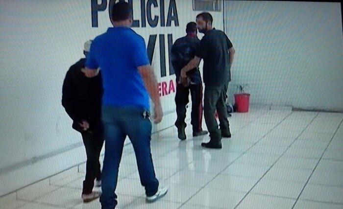 Pais são presos por morte de filha de 2 anos durante velório