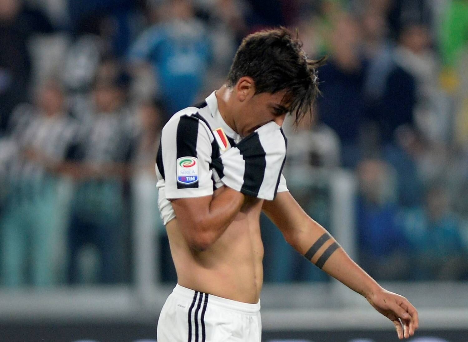 O responsável por perder o pênalti foi Dybala. O argentino parou nas mãos de Strakosha, que se tornou o herói do dia ao encerrar um tabu da Juventus, que não perdia há mais de dois anos jogando em casa