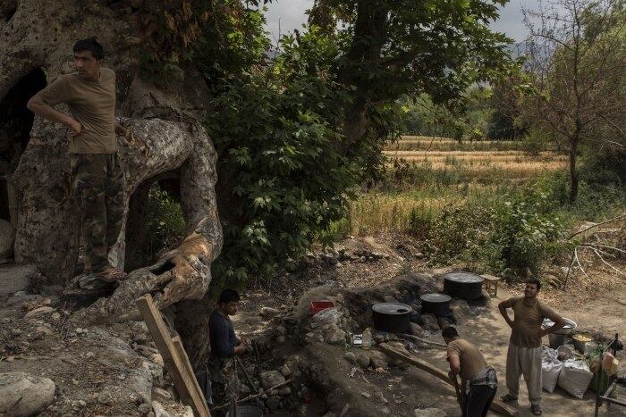 Na quinta colocação do Índice Global da Escravidão está o
Afeganistão, com 22,2 escravos a cada 1.000 pessoas. O país e assolado por grupos
terroristas que atuam para estabelecer seu poder e enfraquecer a consolidação
de um governo central