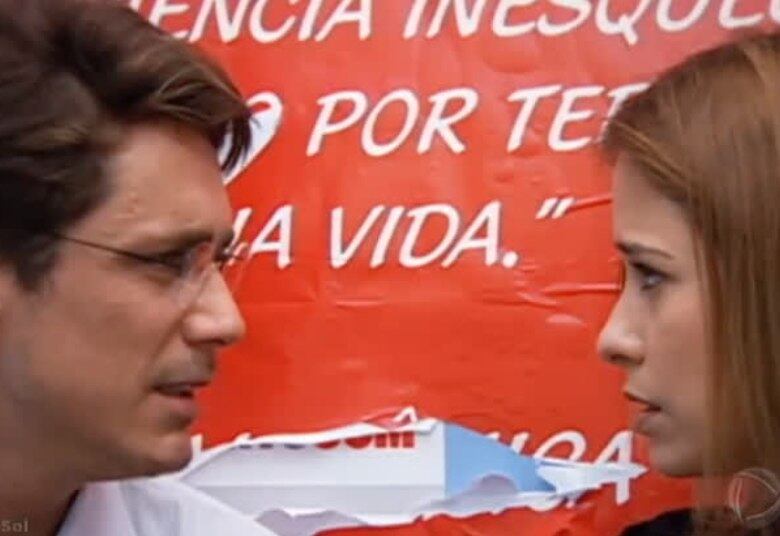 Apesar da paixão à primeira vista, os dois negaram qualquer tipo de envolvimento por conta de suas personalidades fortes. No início, viviam em pé de guerra, trocavam provocações e ameaçavam o trabalho um do outro