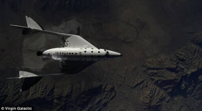 O SpaceShipTwo, desenvolvido pela Virgin Galactic, braço de aviação para turismo espacial da Virgin, foi impulsionado no último sábado (11) à estratosfera. As imagens foram obtidas a partir de câmeras acopladas no superavião, e mostram o momento em que aeronave deixa o lançador