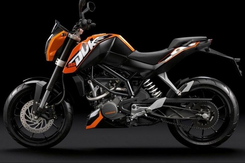 KTM 200 Duke — agora em parceria com a Dafra, a montadora retorna ao Brasil depois de ficar dois anos sem presença no mercado nacional. O modelo de entrada será a 200 Duke com motor monocilíndrico de 25 cv, com peso de 129,5 quilos e será produzida na fábrica da Dafra, em Manaus 
