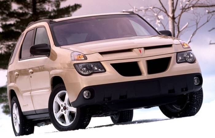 Beleza é uma questão de gosto e varia de acordo com a cultura local, mas às vezes existem carros tão esquisitos que sua feiúra vira unanimidade global. Esse é o caso do Pontiac Aztec, um SUV tão bizarro que foi fabricado somente por quatro anos