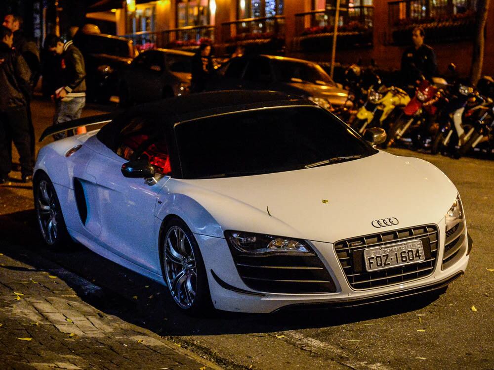 O como se esperava, Neymar estava guiando um de seus carrões
Veja a seguir o que mais Neymar anda fazendo nas suas férias...