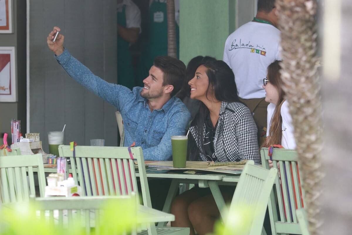 Em clima de romance, ex-BBBs Talita e Rafael almoçam no Rio de Janeiro