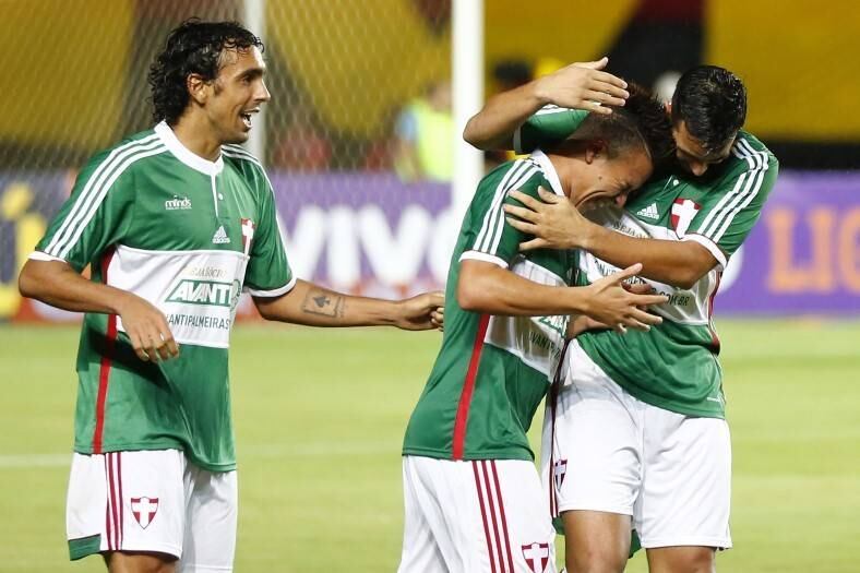 A última vitória do Palmeiras no Brasileirão faz tanto tempo que, um time inteiro de celebridades morreu após aquele distante 1x0 em cima do Figueirense! Atores, políticos e esportistas faleceram nesses três meses de jejum do Verdão, que dura desde 22 de maio. Relembre nas próximas fotos

Qual é o principal fator da má fase do Palmeiras? Confira


