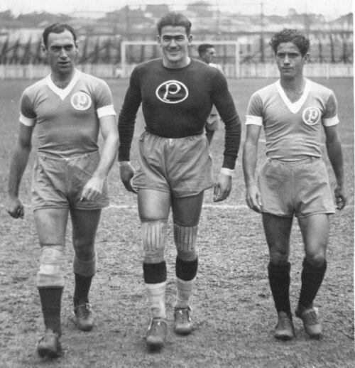 Outro inesquecível ídolo é Oberdan Cattani. Hoje com 94 anos, o ex-goleiro foi um dos primeiros a se destacar na inesgotável escola de arqueiros que tantos outros talentos revelou para o mundo