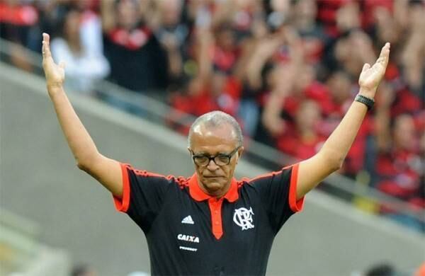 O Flamengo está desde domingo (16) treinando no CT do Blooming visando se preparar para o jogo contra o Bolívar nesta quarta-feira, às 22h, em La Paz, pelo grupo 7 da Libertadores. O Flamengo precisa pontuar para permanecer na briga pela classificação para as oitavas de final da competição