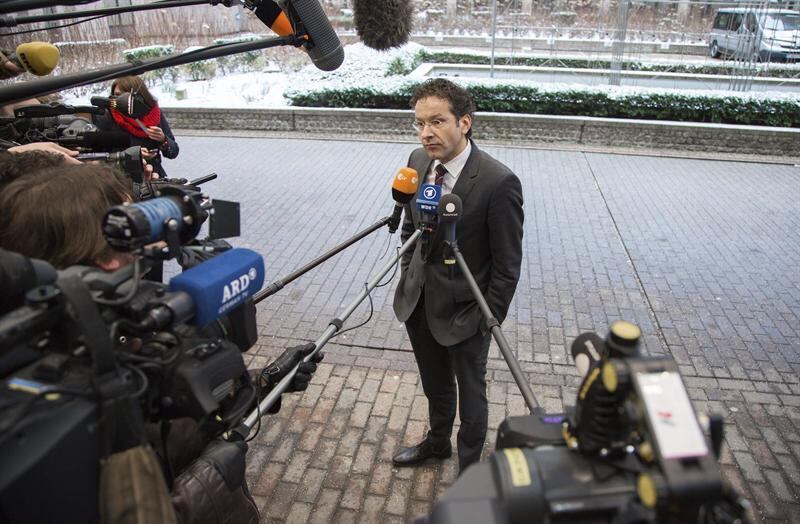 O ministro das Finanças holandês, Jeroen Dijsselbloem, atende a imprensa antes de uma reunião com os ministros de Economia e Finanças da zona do euro (Eurogrupo), em Bruxelas, na Bélgica