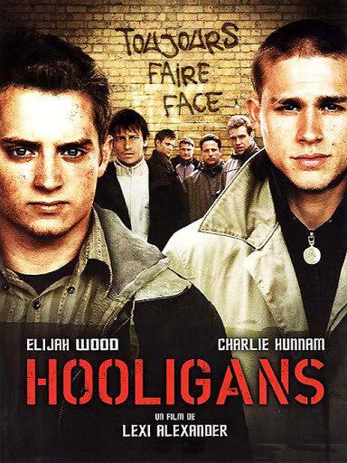 Hooligans (2005) - "Um estudante americano de jornalismo, Matt Buckner, vai morar com sua irmã e sua família em Londres. Lá, ele conhece Pete Dunham, que o introduz ao seu mundo tribal, onde os torcedores dos times opostos brigam antes e depois dos jogos. Mas Bovver, o líder de Pete, suspeita dos motivos de Matt e, inadvertidamente, reabre uma antiga rivalidade entre o irmão de Pete e o líder de uma gangue rival"