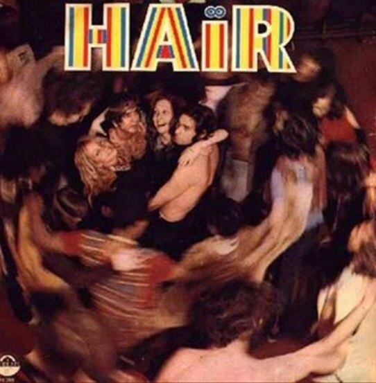 Hair, um dos grandes sucessos da Broadway, foi igualmente estrelado pela aniversariante do dia. O espetáculo entrou em cartaz na década de 1970, em plena ditadura. Sônia tinha 18 anos e era uma das principais estrelas da montagem 