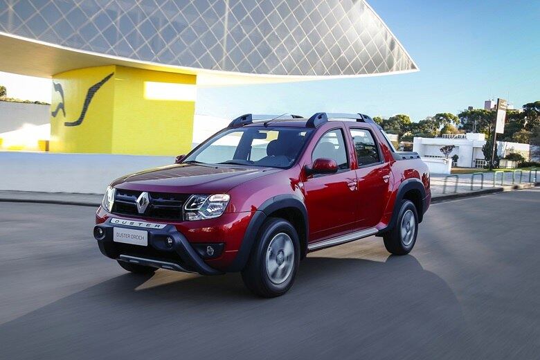 Outro ponto que a Renault destacou é o fato de os dois modelos agora, nas versões 2.0 16V, passam a ser equipados com direção eletro-hidráulica