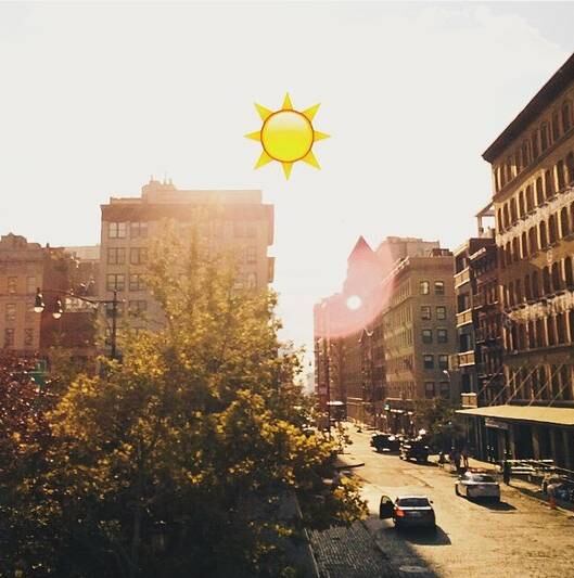 Falando em emojis, em agosto um fotógrafo viralizou após tirar fotos e misturar os símbolos com realidade. Os "emojis da vida real" ficaram demais!