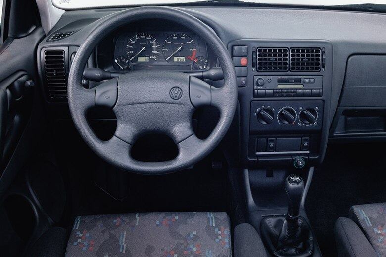 A inédita versão GTI foi lançada no carro, em 1999, com a motorização 1.6 litros de 16 válvulas e 119 cv de potência. Além disso, foi o primeiro a ser oferecido com a opção de 4 portas, no Classic e na Perua, inclusive no Brasil 