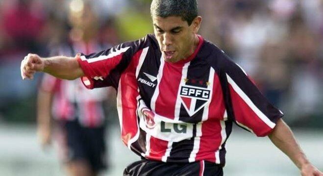 Ricardinho foi cruelmente boicotado no São Paulo. Culpa da diretoria