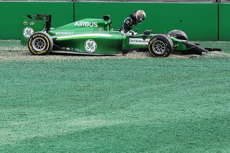 O japonês Kamui Kobayashi perdeu o ponto de freada e simplesmente atropelou Felipe Massa