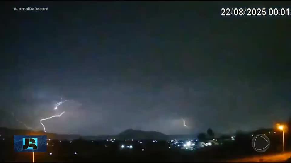 Astrônomos profissionais e amadores registram milhares de raios no RS