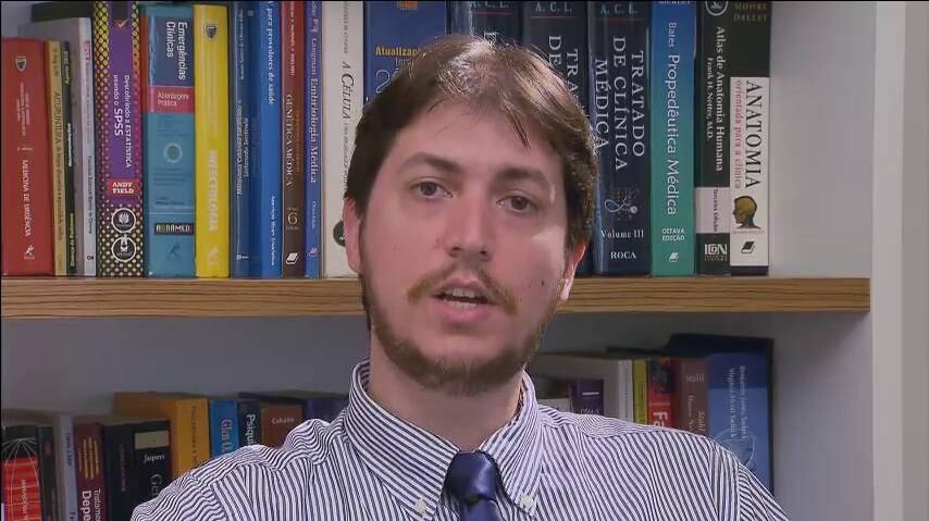 O psiquiatra Luiz Henrique Dieckmann conta que a inteligência pode ser explicada, de maneira simplificada, por meio das sinapses

— O cérebro consegue aprender novas situações. A gente consegue criar novas sinapses, que são as conexões entre neurônios, desde a infância até a idade mais avançada. As sinapses criam os pensamentos, que não deixam de ser a inteligência em si

Assista às íntegras dos programas da Rede Record no R7 Play
