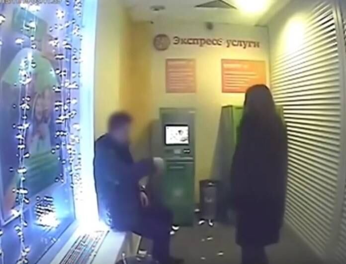 Câmeras de segurança do banco registraram tudo
