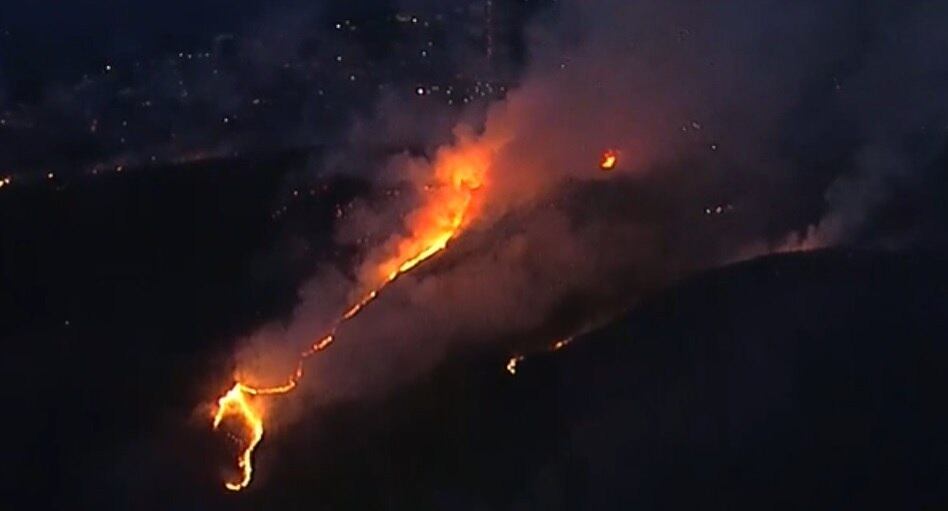 Incêndio começou na manhã de terça-feira (17) e está fora de controle